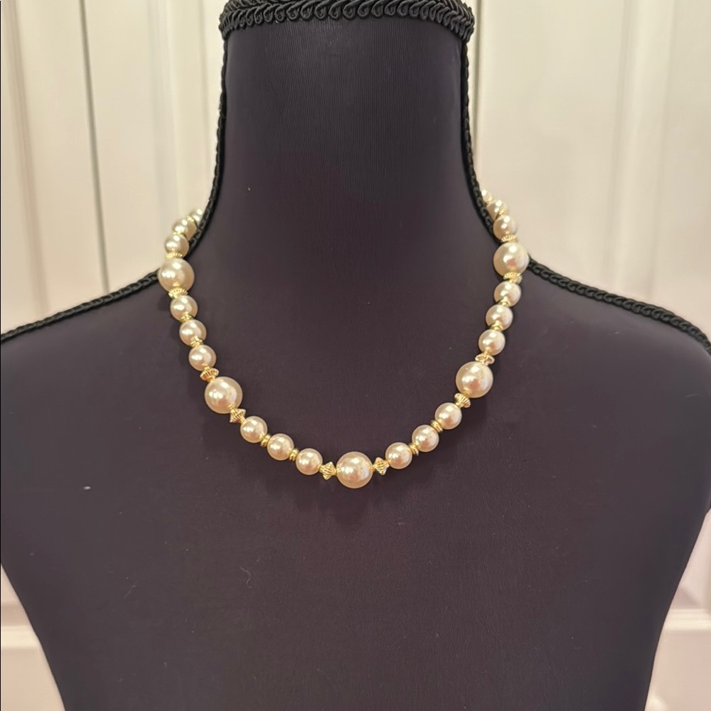 Silver and White Pearl like Necklace with Lustrous Finish